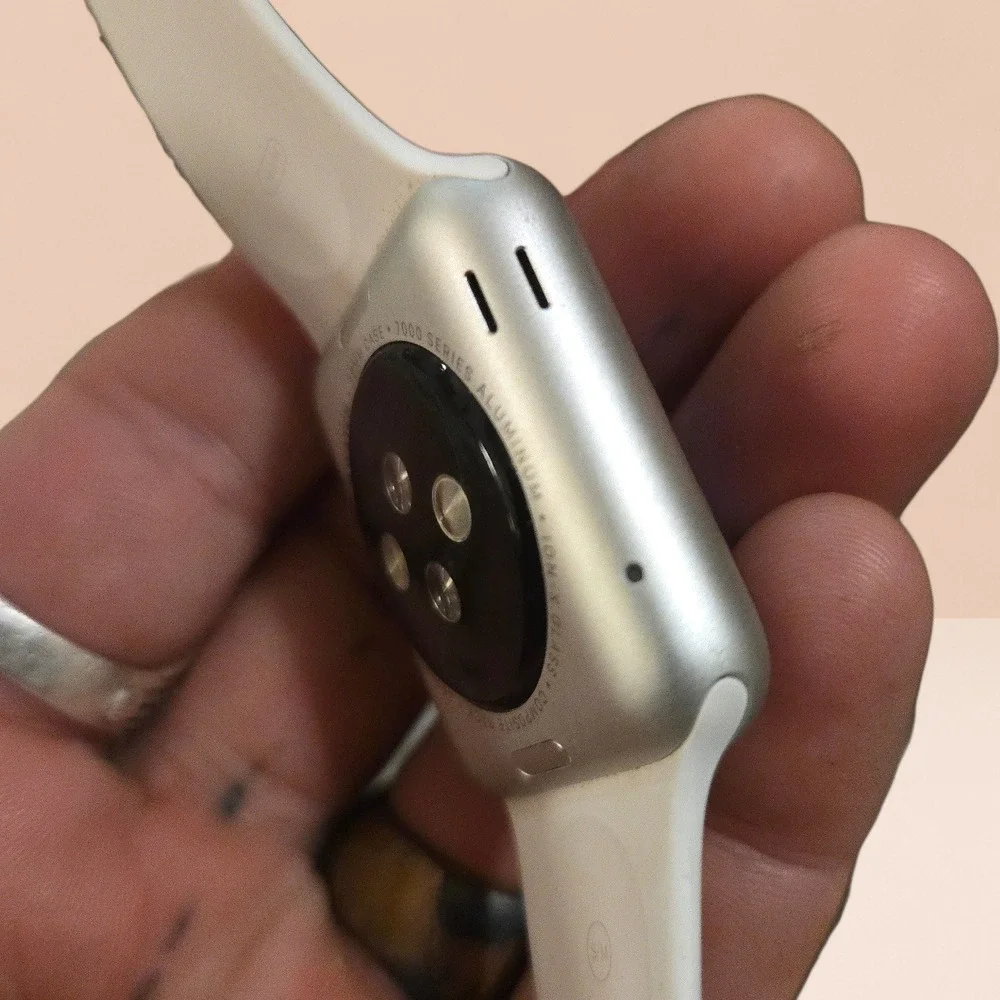 1st Generation Apple Smartwatch 38mm Silver White Sport Band S/M Ion-X Glass USA